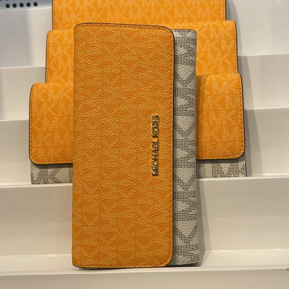 MICHAEL KORSJet Set Large Signature Logo Tri-Fold WalletPOP ORANGE MULTINWT